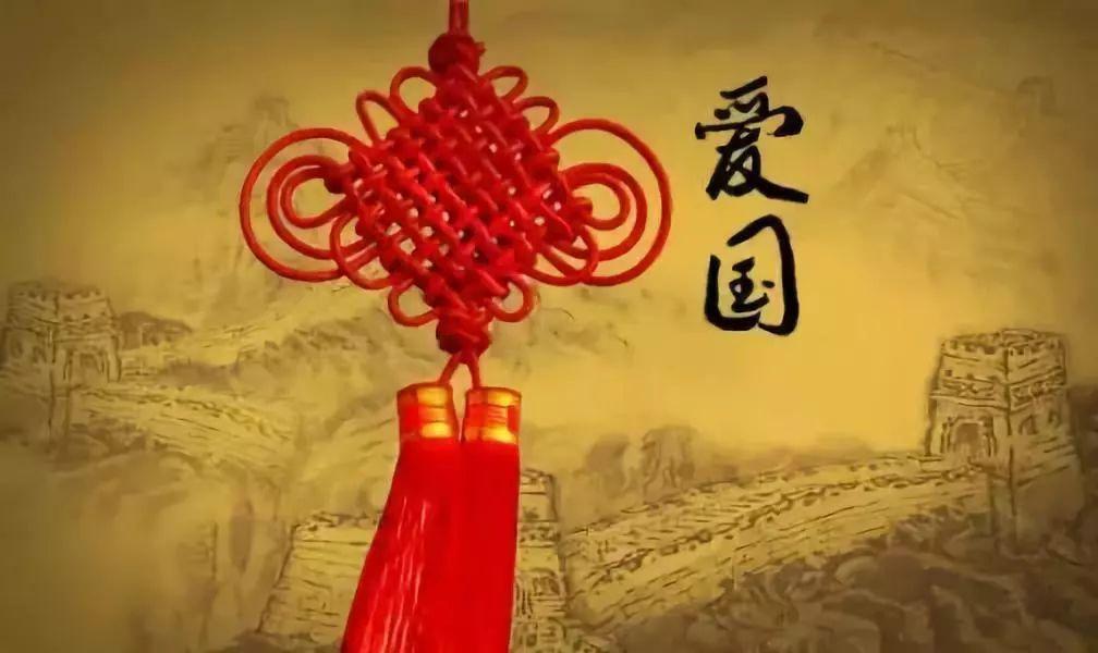 他18岁当师政委,授衔时当众扯下肩章,到死下葬,也不愿穿军装